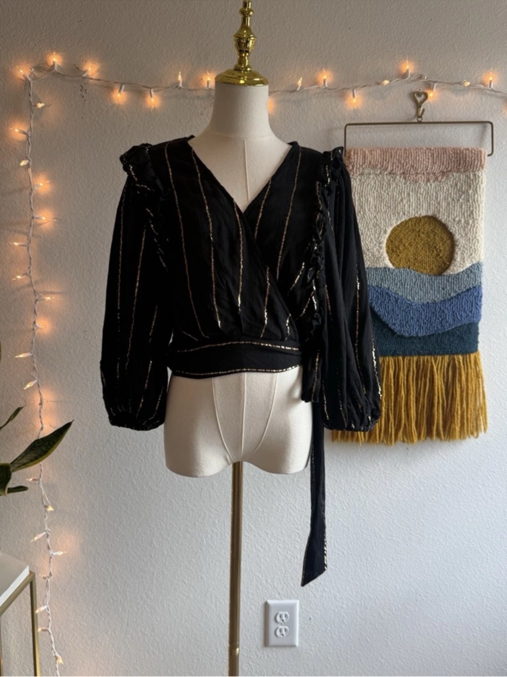 Karina Grimaldi Top Womenโs Sz Small Boho chic Festive Night Out Feminine Modern
